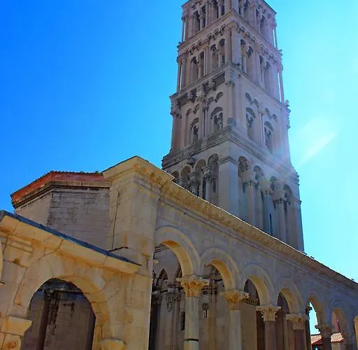 Classy Center * Split