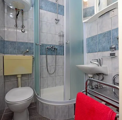 Classy Center * Split